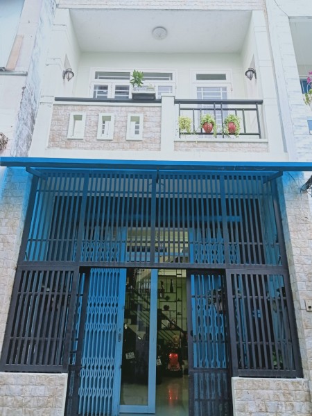 Kẹt tiền bán gấp nhà HXH Bà Hom, P. 13, Quận 6.