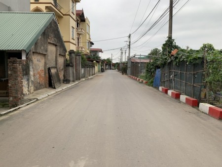 Bán nhà cấp 4, DT 36m2, đầu thôn Cự Đà, đường to ô tô tránh thoải mái, giá rẻ.