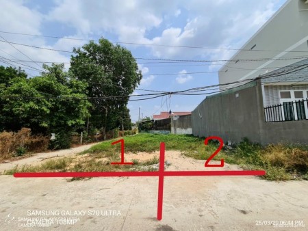 Chính chủ cần bán lô đất thổ cư sổ riêng mặt tiền đường Bình Nhâm 16, kế bên UBND phường Hưng Định, giá 950 triệu, DT 90m2. LH 0374991279 Minh Anh