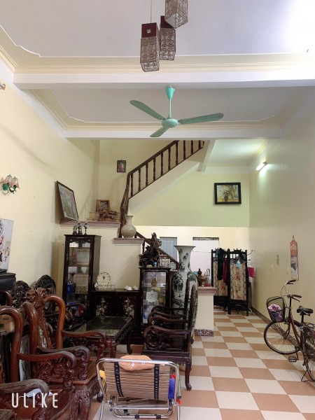 Nhà 3 tầng dân xây, đi bộ ra hồ Vị Xuyên, sân cổng rộng rãi, ô tô đỗ gần nhà, 1,7 tỷ