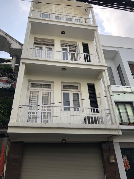 Cho thuê nhà Full Nội Thất Mặt Tiền đường Phan Chu Trinh ( Đối diện Học Viện Cán Bộ Thành Phố HCM )