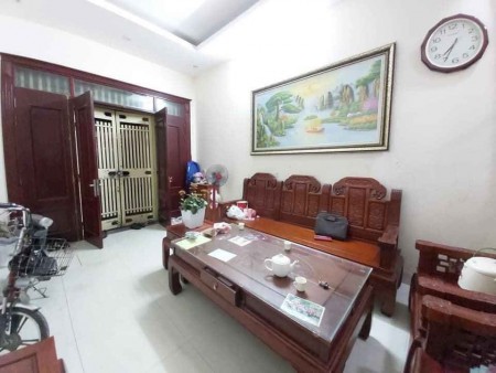 Bán Nhà Đội Cấn 40m2 5 tầng mặt tiền 3.8 giá chỉ 3.5 tỷ ngõ ô tô đỗ