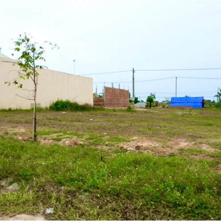 Bán gấp 2680m2 hai mặt tiền gần Becamex Quốc Lộ 14, khu đông công nhân, giá 390 triệu