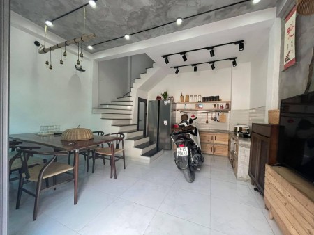 HOT!!! Bán nhà Tô Hiến Thành-Q.10, Ngang 5m. 3 Tầng. Giá rẻ.
