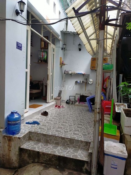 Nhà sạch sẻ, khu vực an ninh, giờ giấc tự do