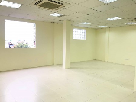 Chủ nhà cho thuê 50m2 văn phòng tầng 4 tại 62 đường đôi Yên Phụ