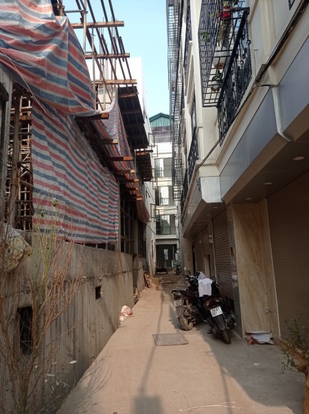NHÀ Phố Ngọc Thụy 35m mới xây - giá 3 tỷ