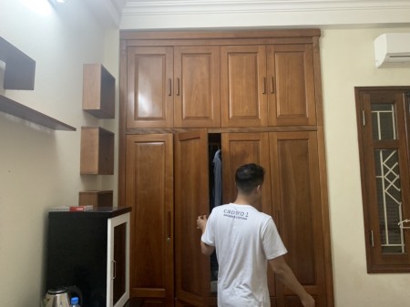 4,5 tỷ có nhà 4,5 tầng tự xây mới có thiết kế, nội thất gỗ Lim Nam Phi, ô tô vào nhà, cách Cổ Linh chỉ 100m ???