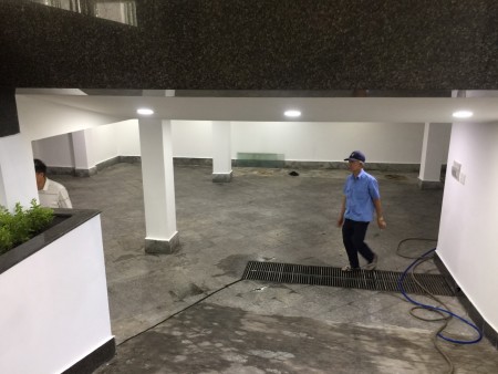 cho thuê nhà nguyên căn MT đường Huỳnh Lan Khanh, Tân Bình. Trệt 4 lầu sân thượng. Hầm để được 2 ô tô, 50 xe máy