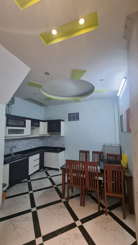 Bán Nhà Trần Thái Tông 45m2 5 tầng 4.4 mặt tiền giá 4.5 tỷ