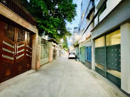 Bán gấp nhà hẻm xe hơi Đặng Văn Ngữ, trung tâm Phú Nhuận, mặt tiền 9m hiếm có, 45m2, 3 tầng, 4 phòng ngủ.