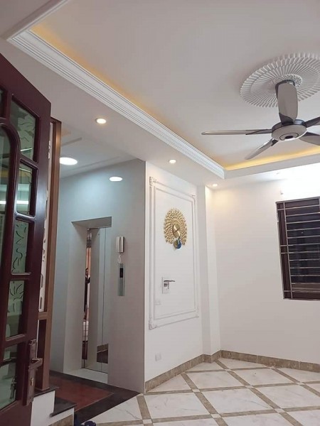 BÁN NHÀ BÁT KHỐI, LONG BIÊN, GARA Ô TÔ, THANG MÁY, 45M, NHỈNH 5 TỶ