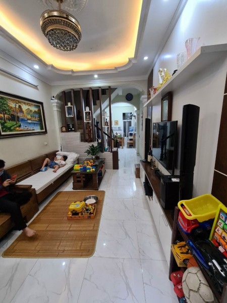 3.68 tỷ ô tô đỗ cửa, nhà đẹp từ ngoài vào trong