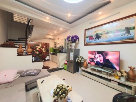 HƠN 4 TỶ 40M2 MT 4MTRUNG TÂM Q.ĐỐNG ĐA ĐƯỜNG RỘNG NÔNG THOÁNG NỘI THẤT LUNG LINH