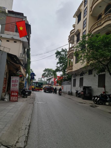 Bán nhà Nguyễn Viết Xuân, TX, HN. DT: 122m2*3T. MT: 6,6m. Giá: 18,3 tỷ. LH: Thanh 0977686830