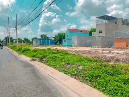 Cần bán mấy lô đất ở ngay KDC Tân Đức, view công viên SHR giá 1tỷ2/125m2