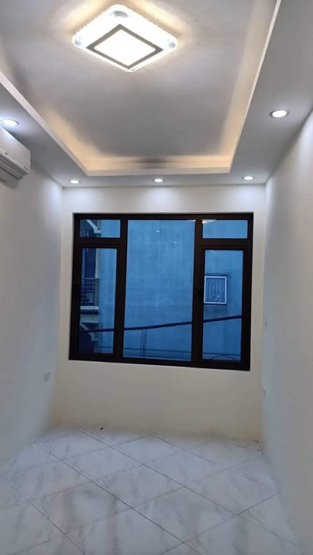 CHỈ 2 TỶ NHÀ ĐẸP MINH KHAI Ở NGAY NGÕ 3 GÁC SĐCC