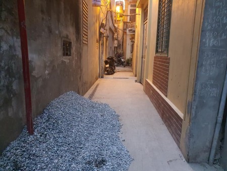 Nguyễn Văn Cừ, 48 m2, 4 tầng, gần cầu Chương Dương, nhỉnh 4 tỷ.