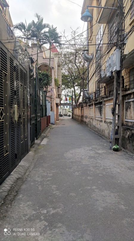 Dưới 2 tỷ nhà đẹp, ở ngay, nhà 2 mặt ngõ trước và sau ô tô đỗ cổng ngõ thông tứ phía