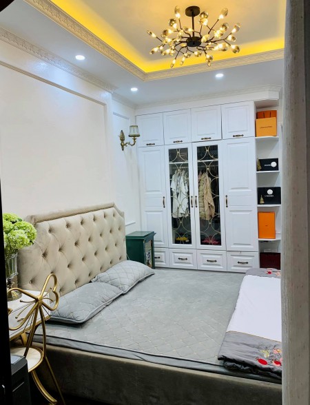 Chuyển chỗ ở cần bán gấp nhà Văn Quán, DT45m2, 5 tầng , mặt tiền 4 m giá chỉ 5.2 tỷ