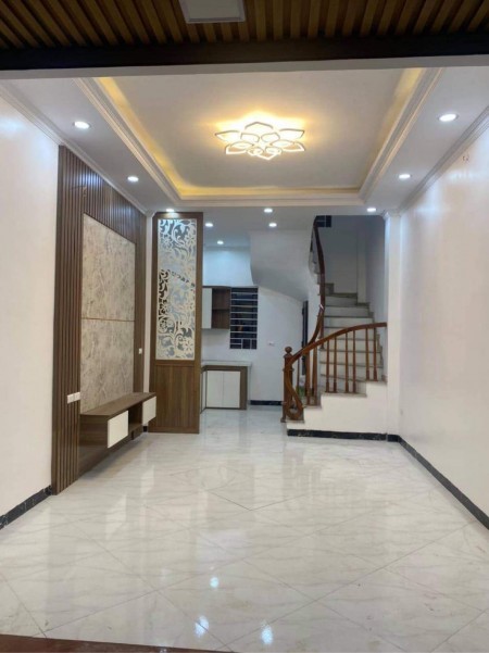 Bán nhà Hoàng Liệt gần Quận ủy Hoàng Mai 5 tầng 30m2, giá 3.45 tỷ