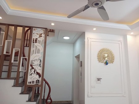 Đặc khu Mai Động 6 tầng, gara, thang máy, chỉ nhỉnh hơn 5 tỷ