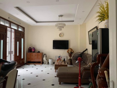 Bán gấp nhà 255 Lĩnh Nam, Diện tích 44m2 nhà 4 tầng nhà đẹp đang ở, giá 3 tỷ
