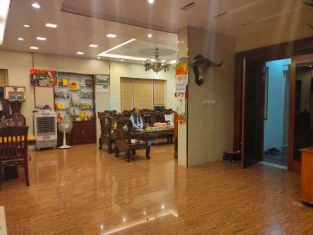 Mặt phố Ngọc Khánh, nhỉnh 25 tỷ, kinh doanh đắc địa, quận Ba Đình