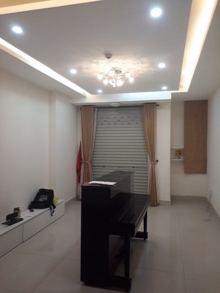 Cho thuê nguyên căn hẻm 2 xe hơi qua lại đường Đoàn Thị Điểm, Q. Phú Nhuận, 3 lầu, nhà mới