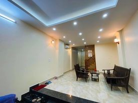 Bán Gấp Nhà Võ Chí Công 50m 6 Tầng , Siêu Thoáng, Nở Hậu Giá 5,5 tỷ.