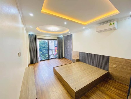 Bán nhà đẹp Dịch Vọng 36m2 x 5T, ô tô , gần phố, nhỉnh 5 tỷ