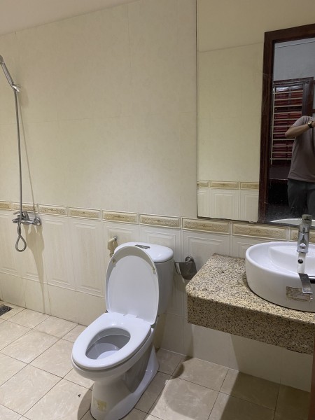 Nhà Nguyên căn đối diện chung cự quân đội,Ba son 8x15m