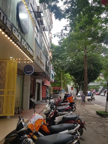 Bán nhà phố Hoàng Cầu, 42, 5 tầng, mặt tiền 4.6m, vỉa hè 30m, kinh doanh, giá 12.5 tỷ
