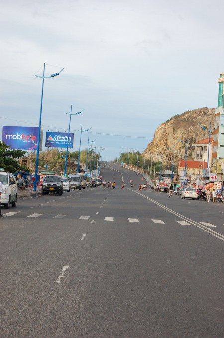 Cho thuê mặt bằng 25m mặt tiền Trần Phú. View biển 100%.