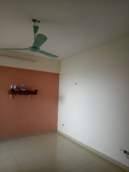 Cho thuê Chung cư 183 Hoàng Văn Thái 2 ngủ cơ bản thêm giường tủ 8 triệu. Lh 0377983070
