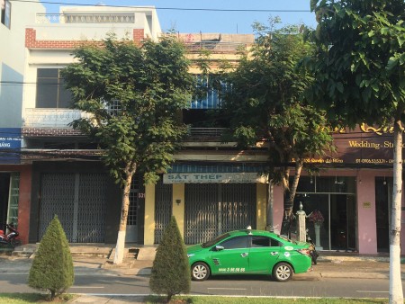 Cần tiền bán gấp nhà mặt phố Ngô Quyền, kinh doanh sầm uất
