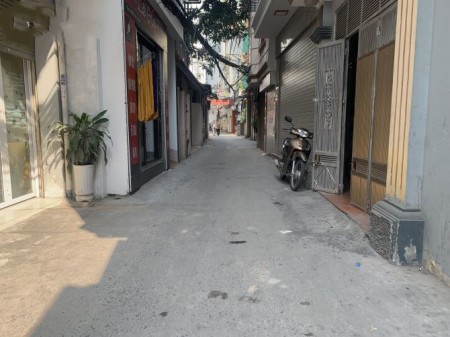 Bán nhà ngõ Nguyễn Văn Cừ, ô tô, ngõ thông phố Ngọc Lâm 29m2, 3 Tầng, Gía 3.2Tỷ