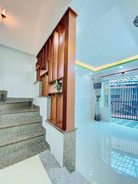 Bán nhà đường Quang Trung gần siêu thị, 30m2, 2 Phòng ngủ