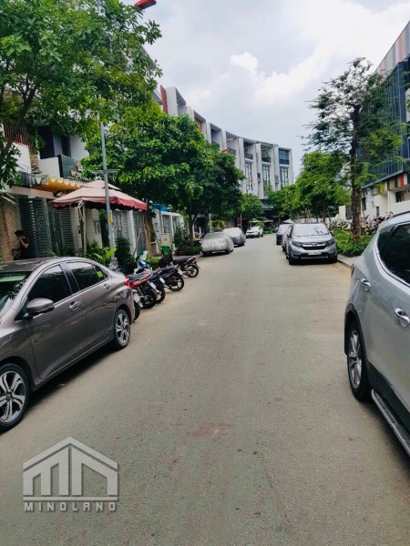 Bán nhà hoàn thiện có thang máy 5x17m, Trệt + 4 lầu trong KDC Vạn Phúc City Thủ Đức