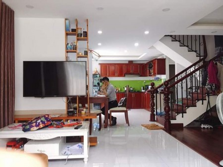 Bán nhà Q12 Tô Ngọc Vân gần Sân Banh, 3 lầu, 4 phòng, 4 tỷ 8