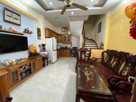 BÁN NHÀ LẠC LONG QUÂN CẦU GIẤY 45 M X 4 TẦNG MẶT TIỀN 4.3 M GIÁ 6.5 TY