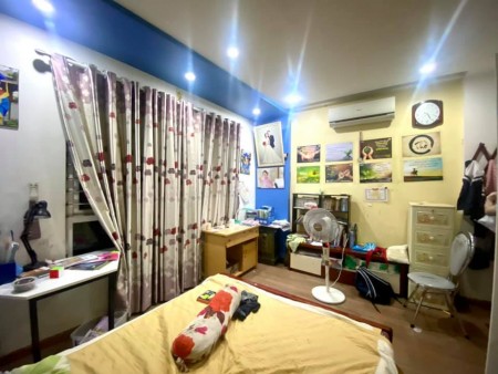 Nhà 10m ra phố Phú Viên, dt 38m2 sổ đỏ, 5 tầng giá 2,9 tỷ