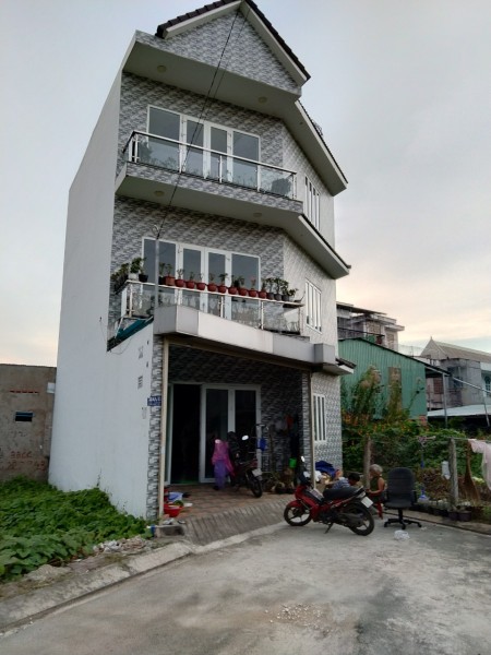 Do nhu cầu không ở cần bán nhà mới xây đẹp ngay đường số 6 Long Trường Q9.Giá rẻ chưa qua đầu tư