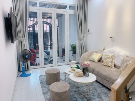 Bán nhà mặt tiền Cầm Bá Thước Q. Phú Nhuận, 47m2 xây 4 tầng giá chỉ 9.3 tỉ