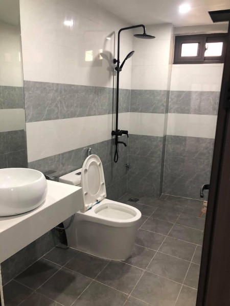 Cho thuê nhà MỚI XÂY 5 tầng ngõ Võ Chí Công, chỉ 10 triệu