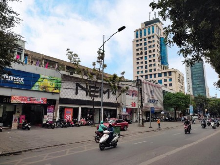 Nhà mặt phố to khu Giảng võ, Ba Đình 44 m2 mặt tiền 5 m cần bán