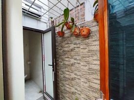 Chủ nhà là công chức về hưu bán nhà trong ngõ ở Tây Hồ.