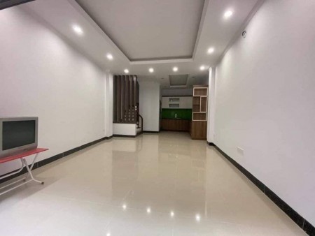 Bán nhà CMT8-Q.10, 43m2, 3 Lầu, HXH, Giá tốt