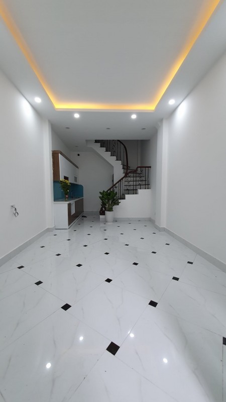 Gia đình bán nhà phố Tam Khương (gần Tôn Thất Tùng) 51m2, 5 tầng, giá 3,95 tỉ