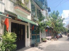 Kẹt tiền bán gấp nhà mặt tiền hẻm nhựa 8m Nguyễn Sơn Phú Thạnh Tân Phú 65m2 giá chào chỉ 5.8 tỷ.